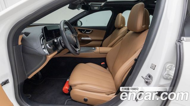 Mercedes-Benz E-Class 2025 — photo 10