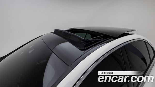 Mercedes-Benz E-Class 2025 — photo 12