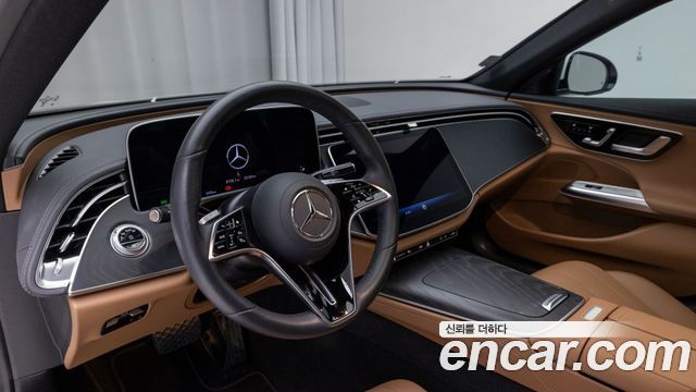 Mercedes-Benz E-Class 2025 — photo 13