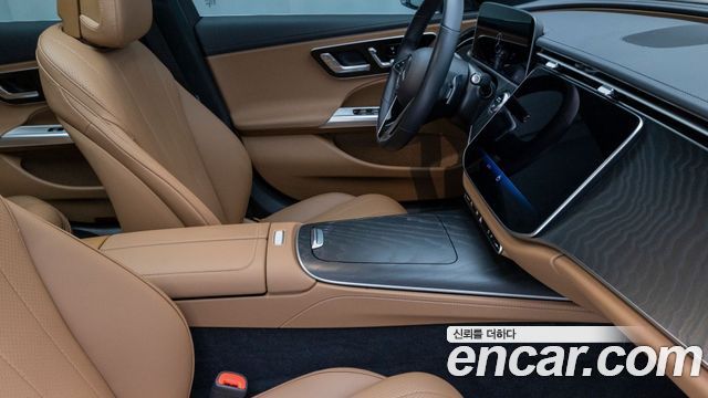 Mercedes-Benz E-Class 2025 — photo 14