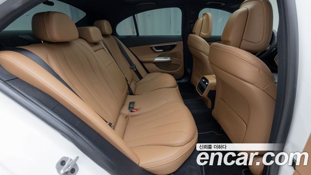 Mercedes-Benz E-Class 2025 — photo 15