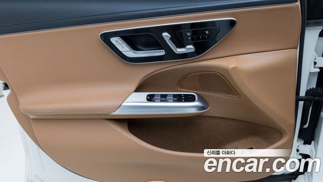 Mercedes-Benz E-Class 2025 — photo 16