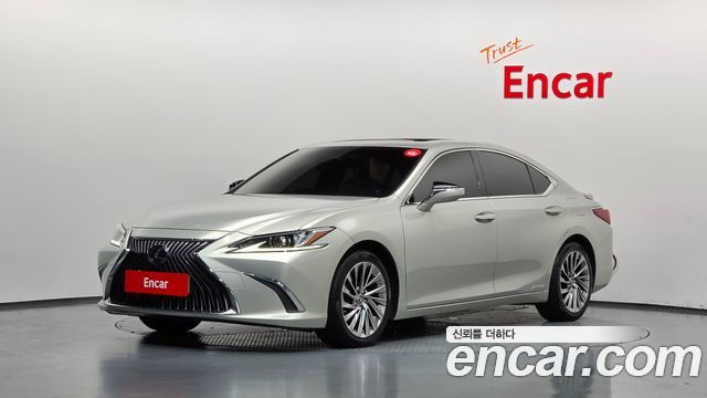 Lexus ES 2019 — photo 1