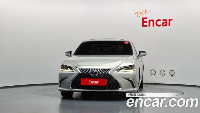 Lexus ES 2019 — photo 3