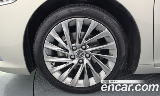 Lexus ES 2019 — photo 5
