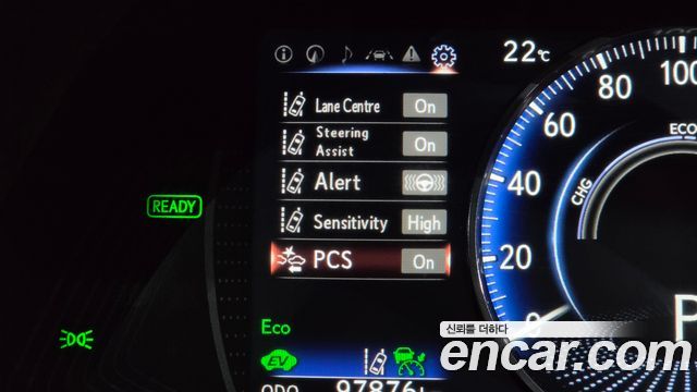 Lexus ES 2019 — photo 19