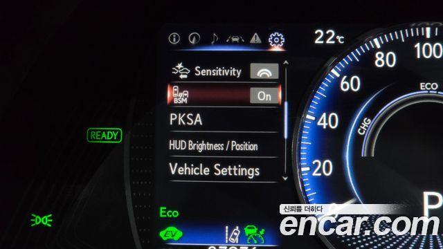 Lexus ES 2019 — photo 30