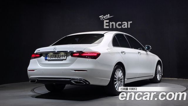 Mercedes-Benz E-Class 2022 — photo 2