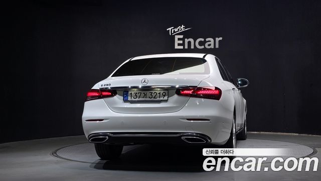 Mercedes-Benz E-Class 2022 — photo 4
