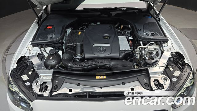 Mercedes-Benz E-Class 2022 — photo 6
