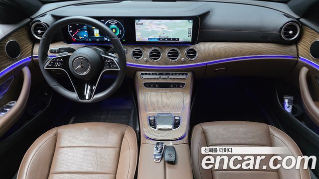 Mercedes-Benz E-Class 2022 — photo 10