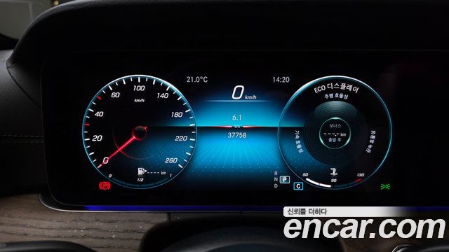 Mercedes-Benz E-Class 2022 — photo 11