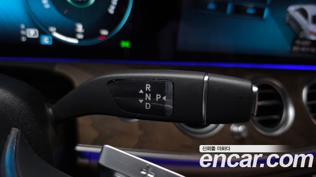 Mercedes-Benz E-Class 2022 — photo 12