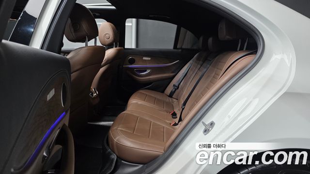 Mercedes-Benz E-Class 2022 — photo 18
