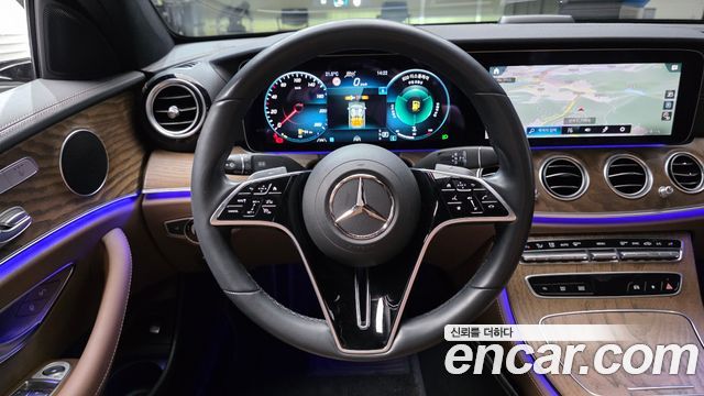 Mercedes-Benz E-Class 2022 — photo 19