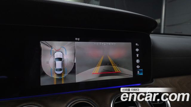 Mercedes-Benz E-Class 2022 — photo 20