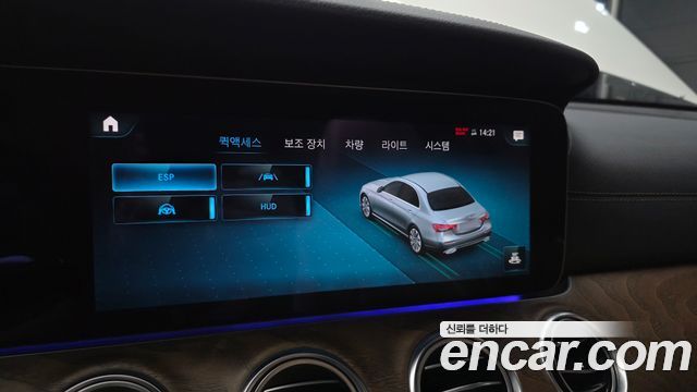 Mercedes-Benz E-Class 2022 — photo 22