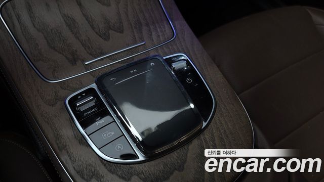 Mercedes-Benz E-Class 2022 — photo 25