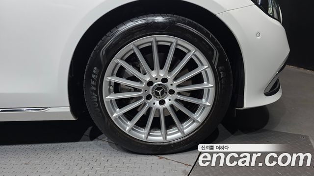 Mercedes-Benz E-Class 2022 — photo 7
