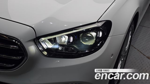 Mercedes-Benz E-Class 2022 — photo 8