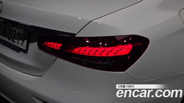 Mercedes-Benz E-Class 2022 — photo 9