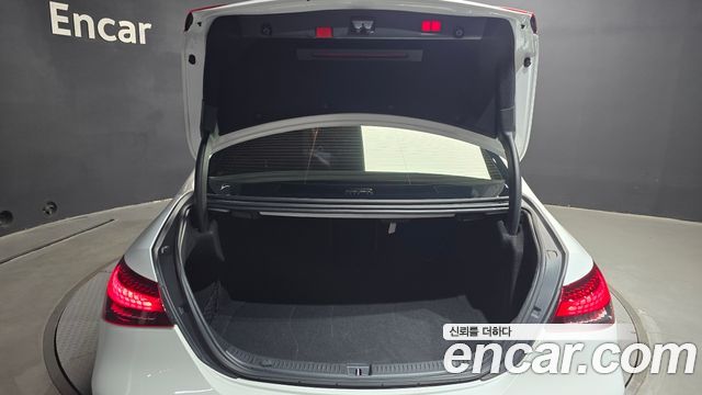 Mercedes-Benz E-Class 2022 — photo 32