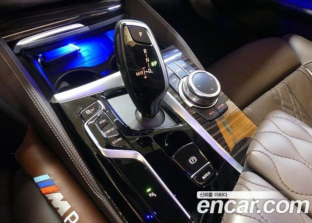 BMW 5-Series 2022 — photo 9