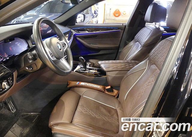BMW 5-Series 2022 — photo 10