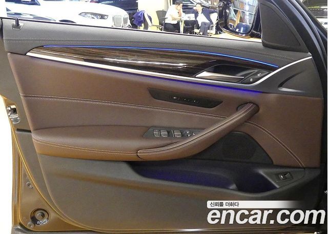 BMW 5-Series 2022 — photo 11