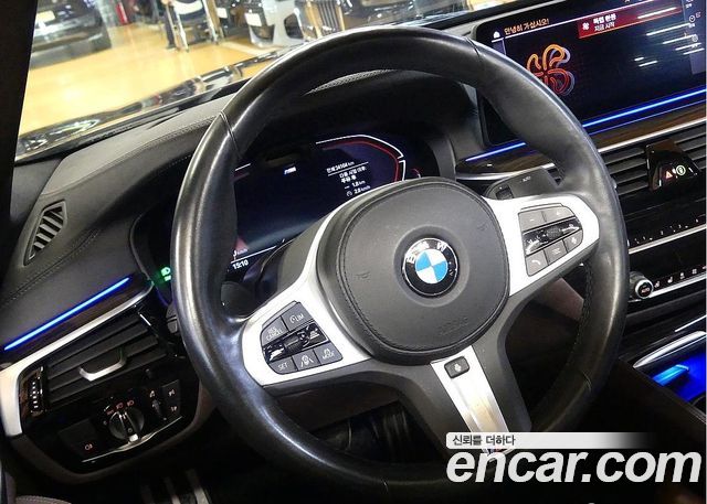 BMW 5-Series 2022 — photo 12