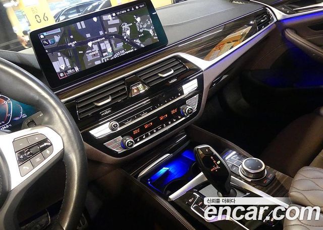 BMW 5-Series 2022 — photo 13