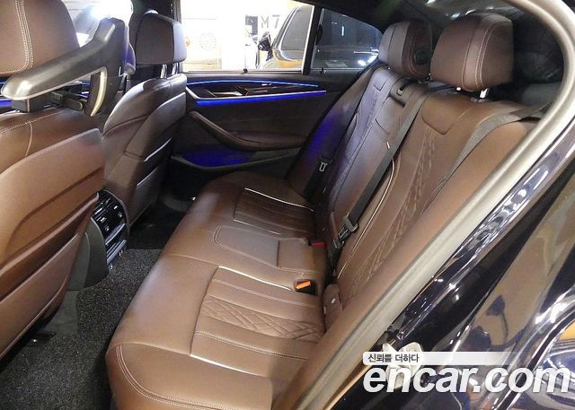BMW 5-Series 2022 — photo 18