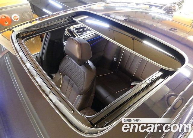 BMW 5-Series 2022 — photo 19