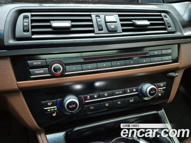 BMW 5-Series 2013 — photo 10