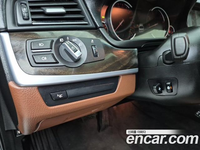 BMW 5-Series 2013 — photo 18