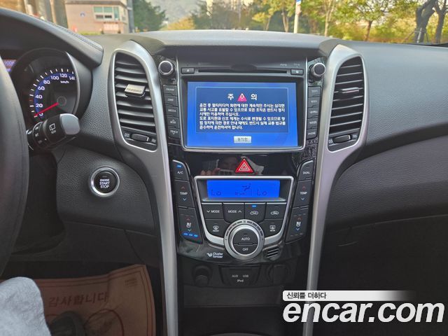 Hyundai i30 2014 — photo 12
