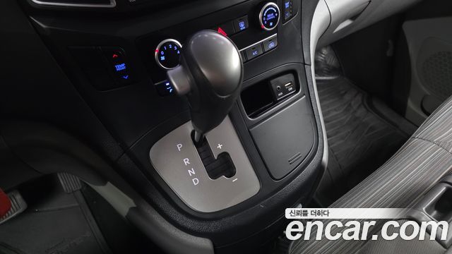 Hyundai Starex 2018 — photo 12