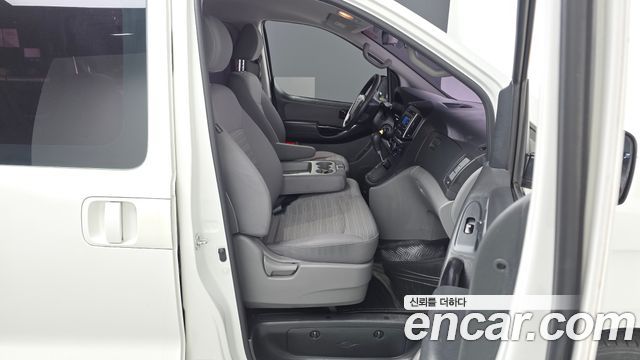 Hyundai Starex 2018 — photo 17