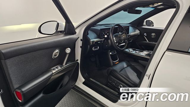 Genesis GV60 2023 — photo 13