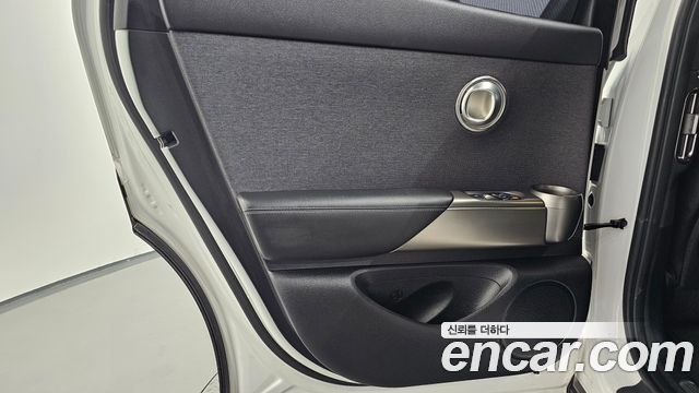 Genesis GV60 2023 — photo 15