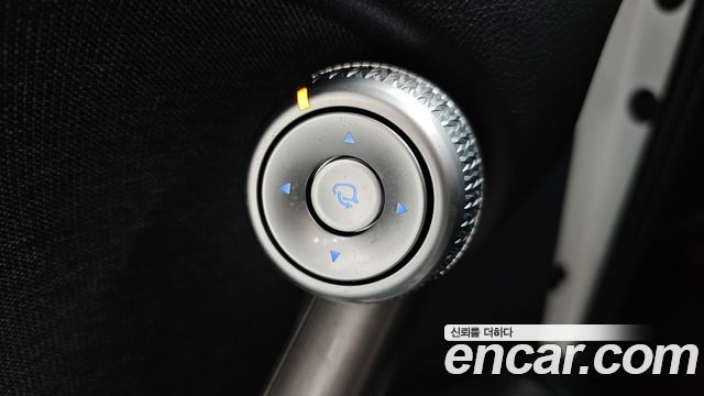 Genesis GV60 2023 — photo 28