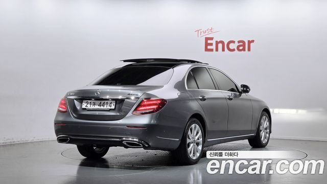 Mercedes-Benz E-Class 2019 — photo 2
