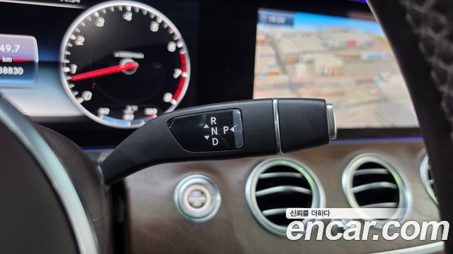 Mercedes-Benz E-Class 2019 — photo 12