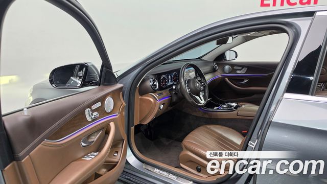 Mercedes-Benz E-Class 2019 — photo 13