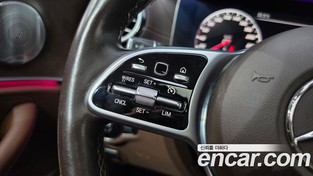 Mercedes-Benz E-Class 2019 — photo 21