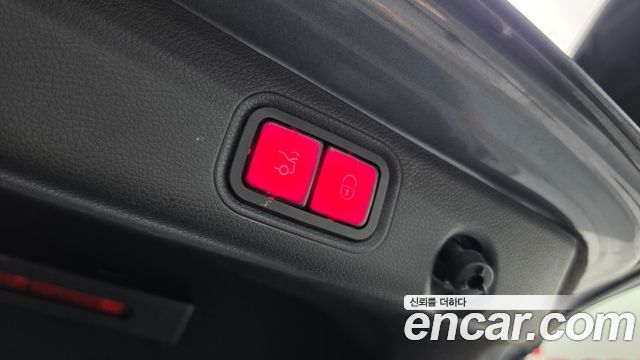 Mercedes-Benz E-Class 2019 — photo 22