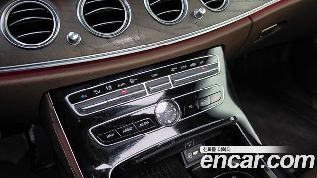Mercedes-Benz E-Class 2019 — photo 25