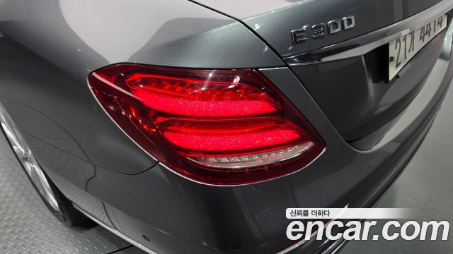 Mercedes-Benz E-Class 2019 — photo 9