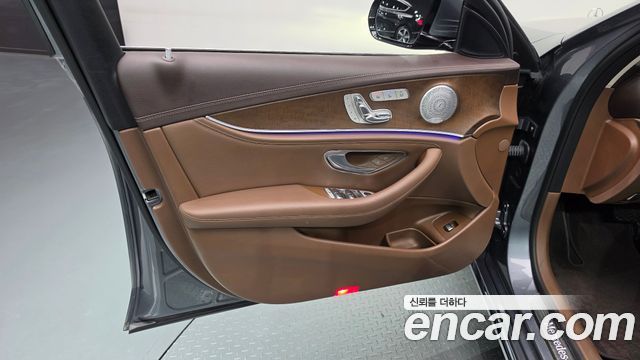 Mercedes-Benz E-Class 2019 — photo 14