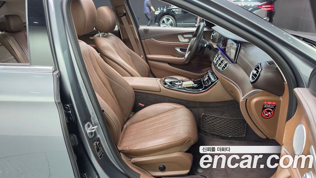 Mercedes-Benz E-Class 2019 — photo 16